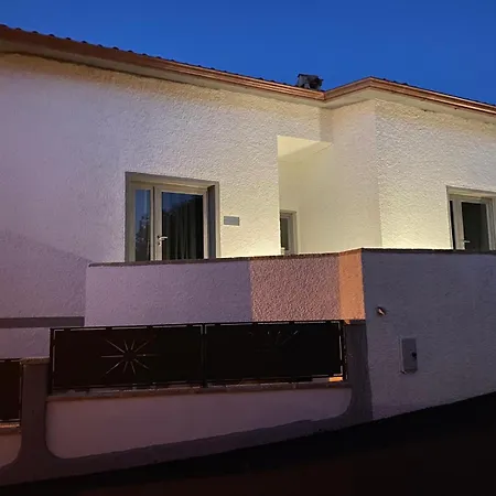 Mary's בית הארחה 3*